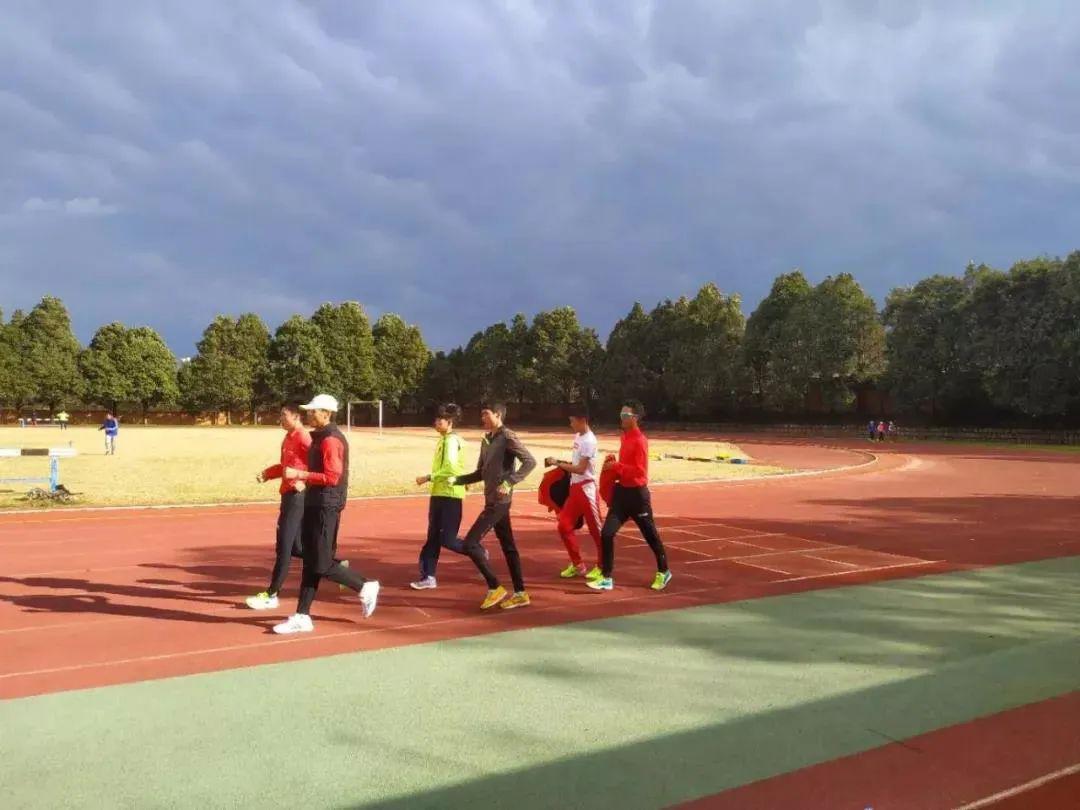 迈向东京丨中国竞走队分组集训狠抓体能