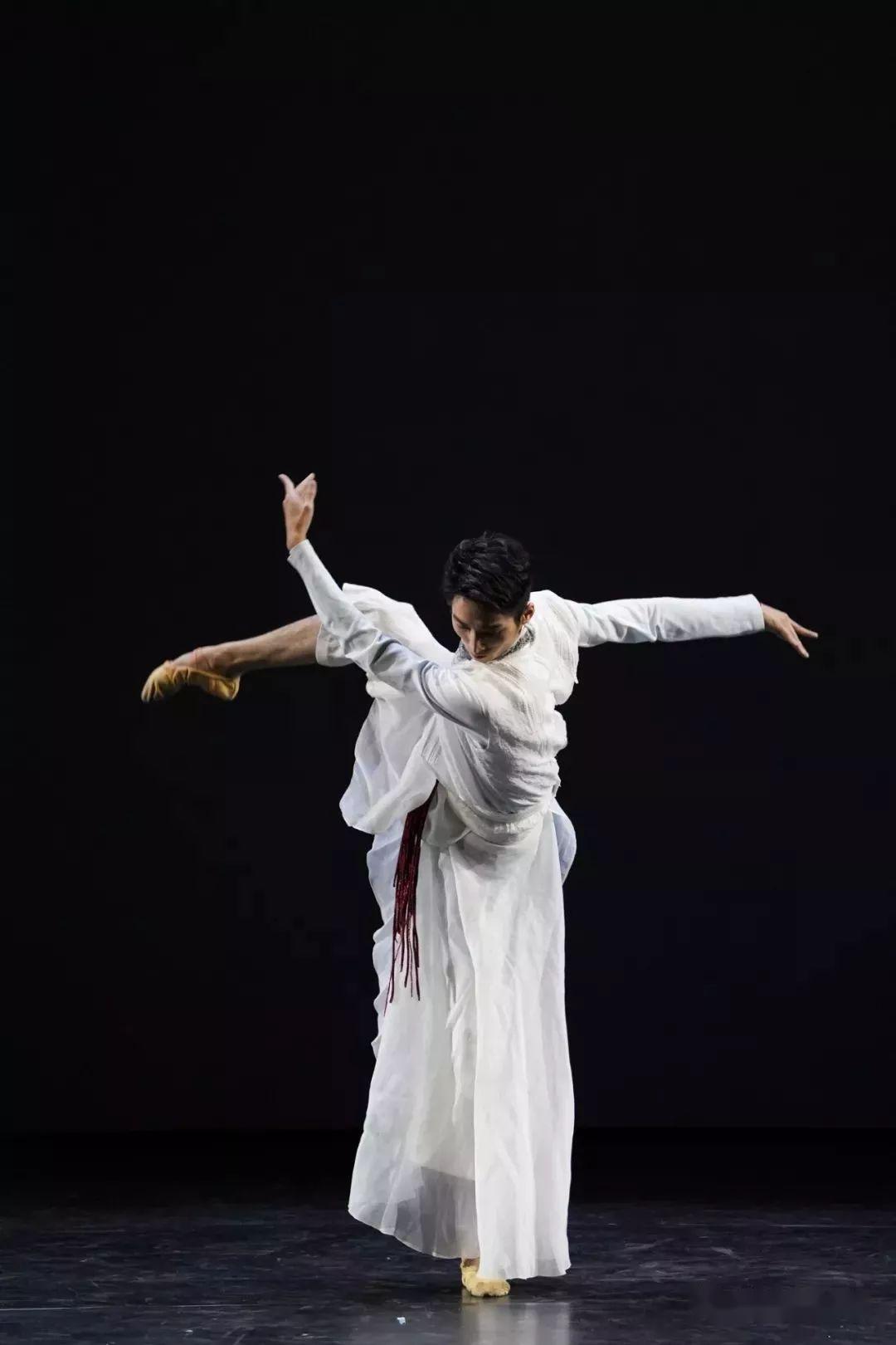 总导演:吕梓民,视觉总监:任冬生