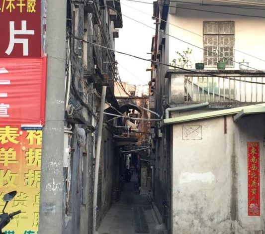 幽深的小巷子,仍然住着许多居民.