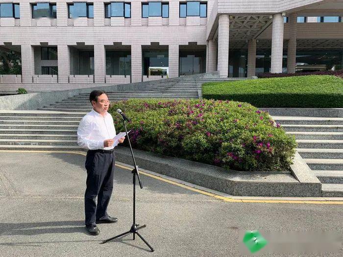 汕头:升国旗 庆"五一" 点燃爱国热情