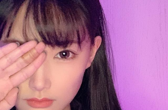 琪琪晒kpl解说旧照,立人琪琪秀长腿,瓶子左拥右抱独领风骚