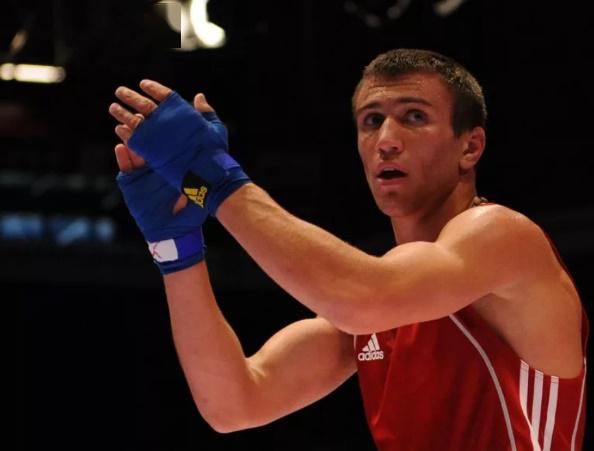 洛马琴科世锦赛卫冕战击溃古巴名将洛佩兹实现双冠王