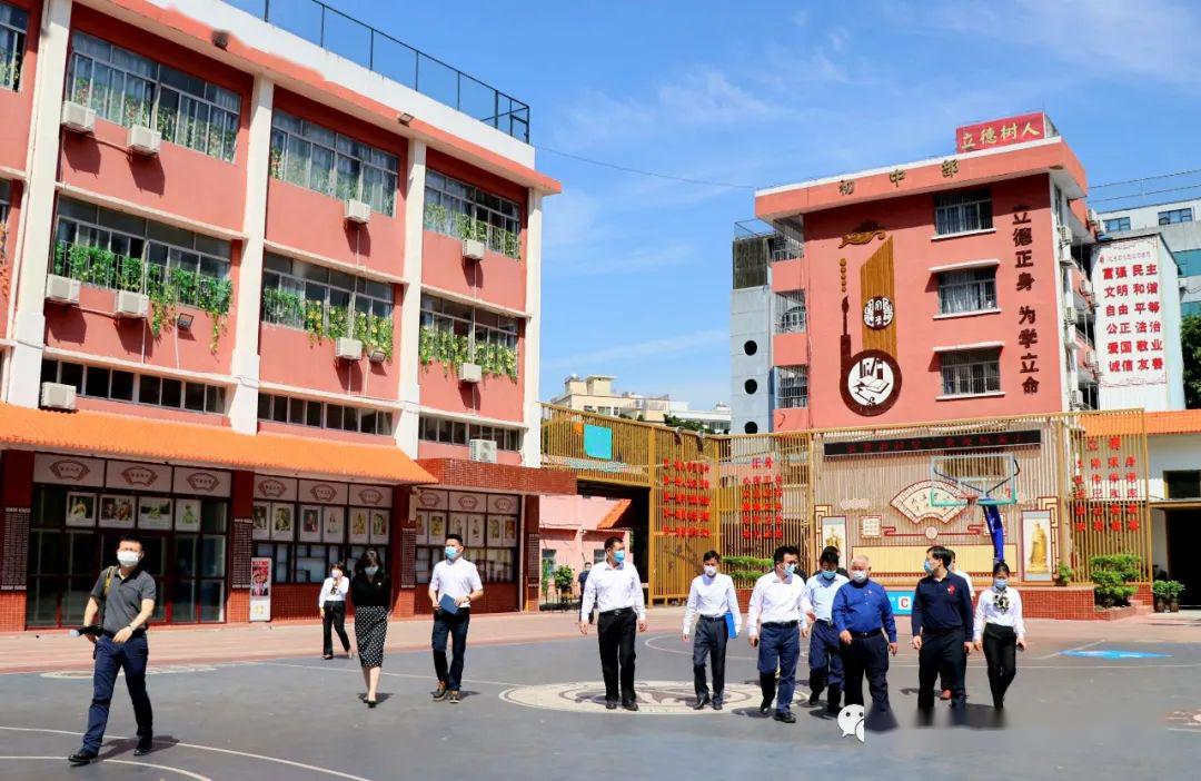 深圳市派驻宝安指导组莅临冠华学校视导复学表示满意