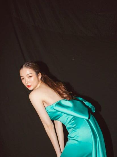 金大能是泰国新生演员,模特,身高175cm,有胸,有蚂蚁腰,有大长腿,还