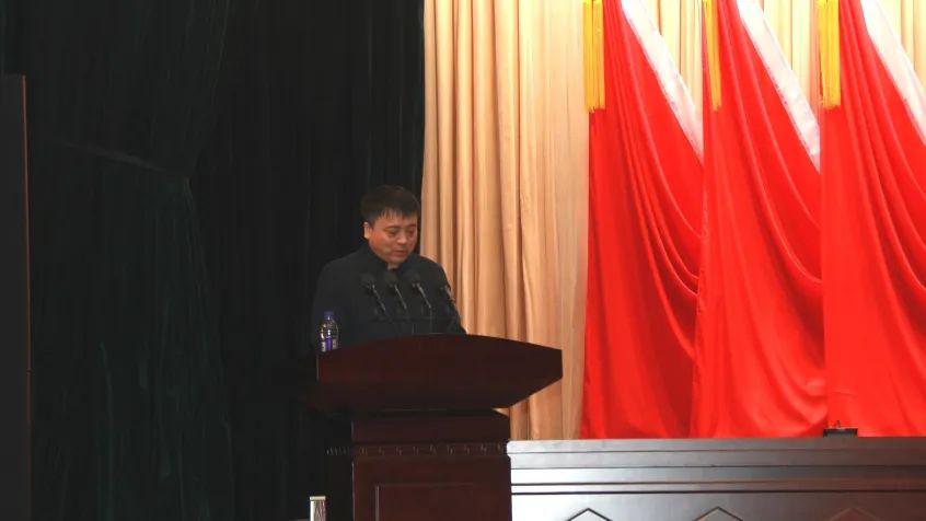 在成立大会上,新任协会会长王延年作就职发言在成立大会上,四个扶贫