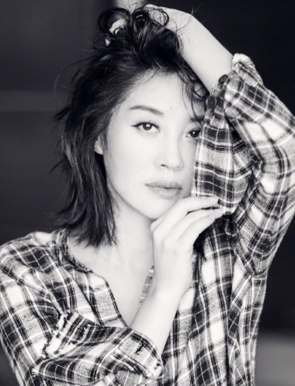 51岁许晴真太拼穿女团裤秀身材甘蔗腿惹直男动心