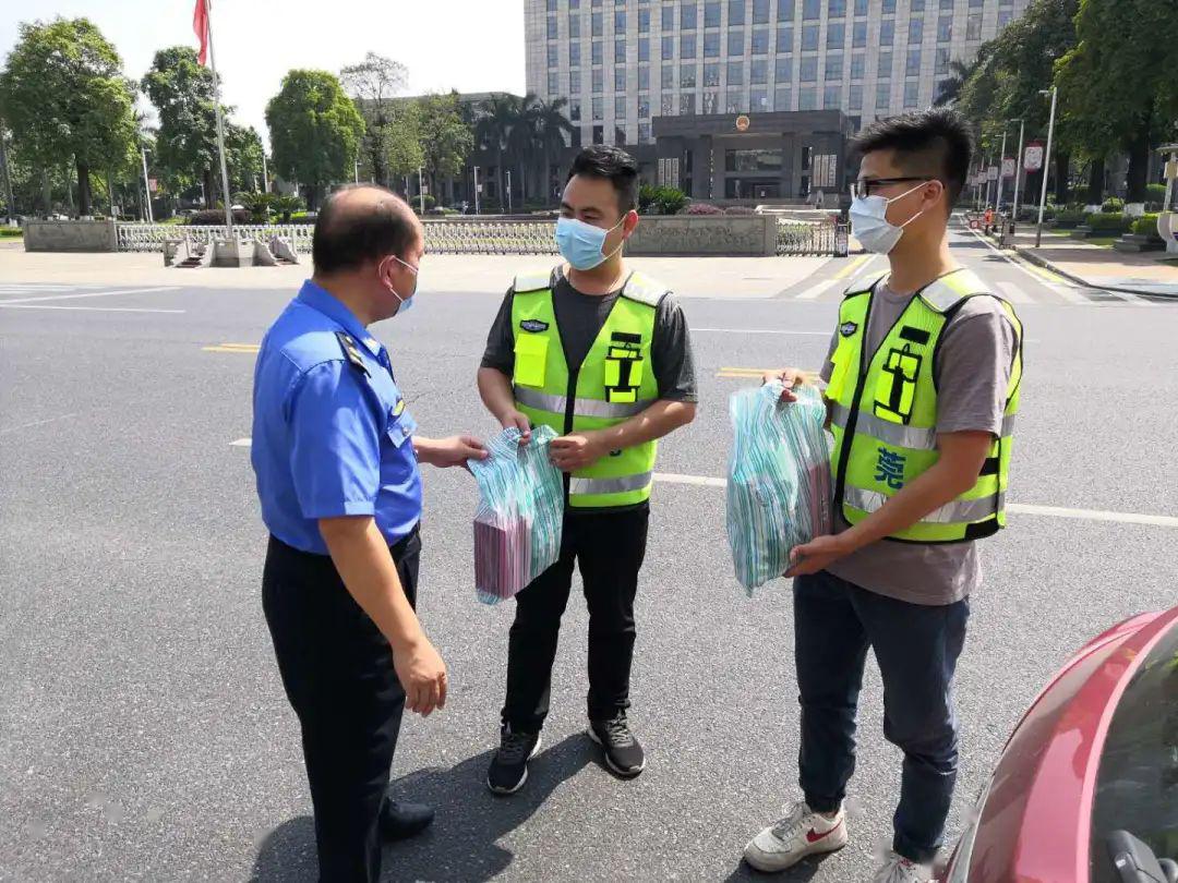 五一劳动节 道滘镇慰问城市管理一线劳动者_刘应林