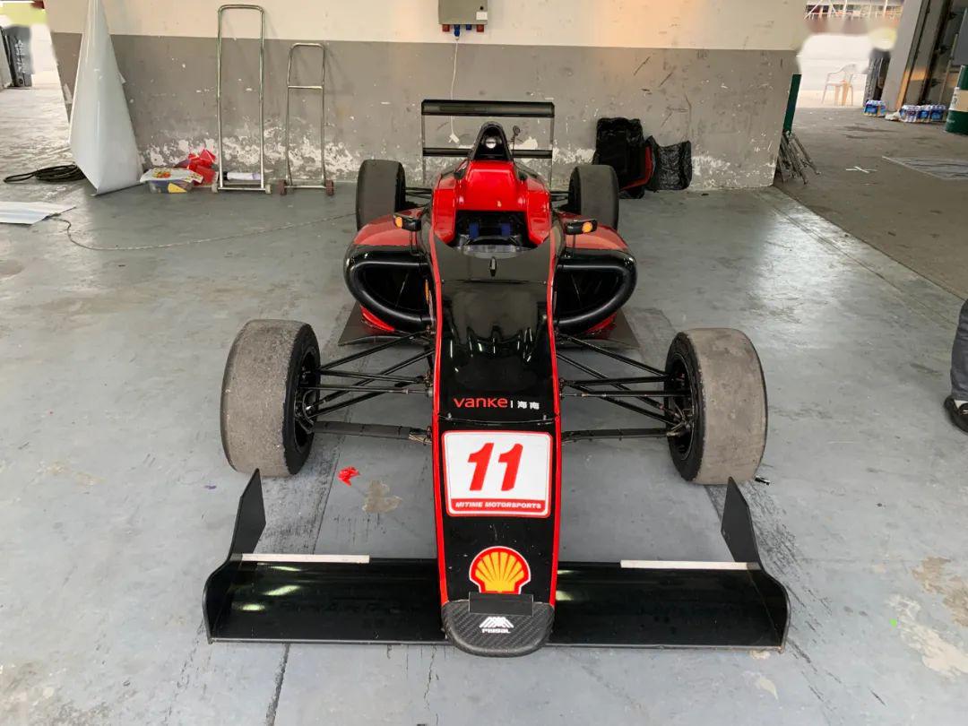 3万块玩两天f4方程式赛车,是一种什么样的体验?