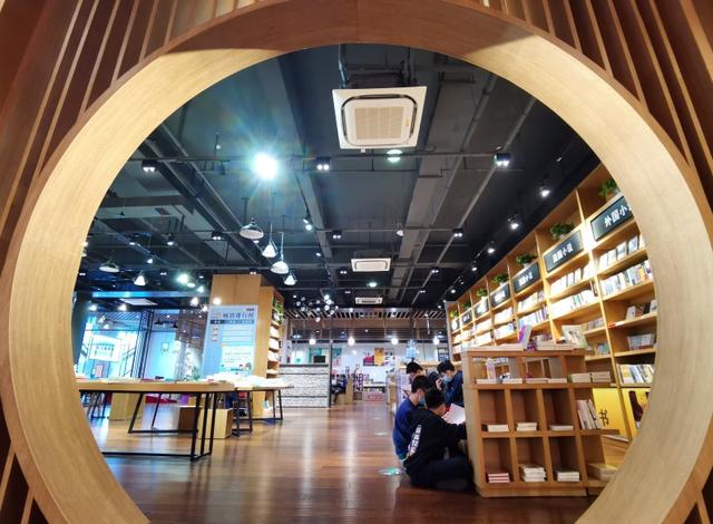 五一劳动节小长假苏州市民书店感受书香魅力