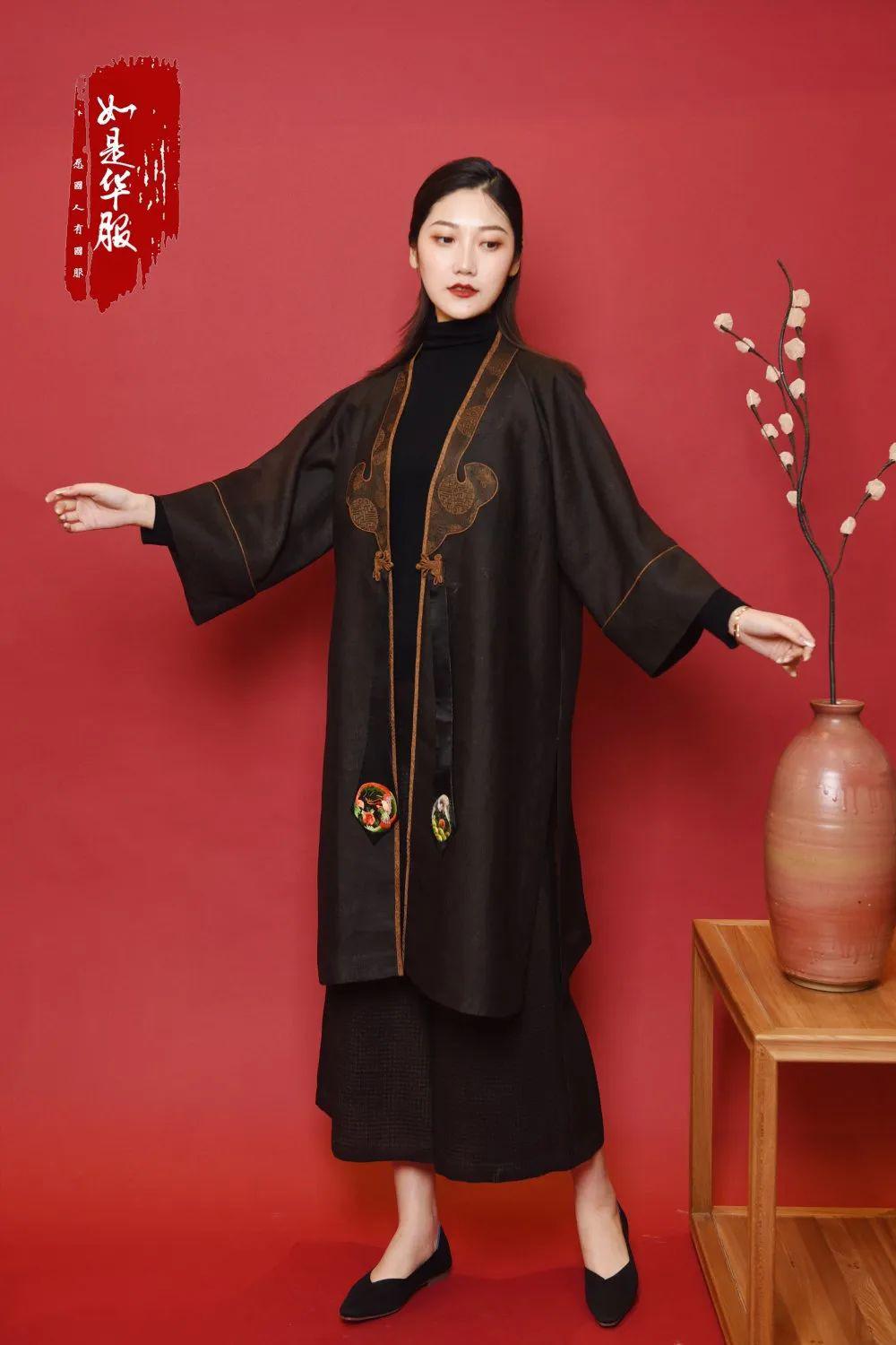 如是华服   一响一香云