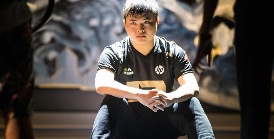 rng与uzi合同到期,粉丝透露ig想挖人"乌兹去哪儿"开始上演