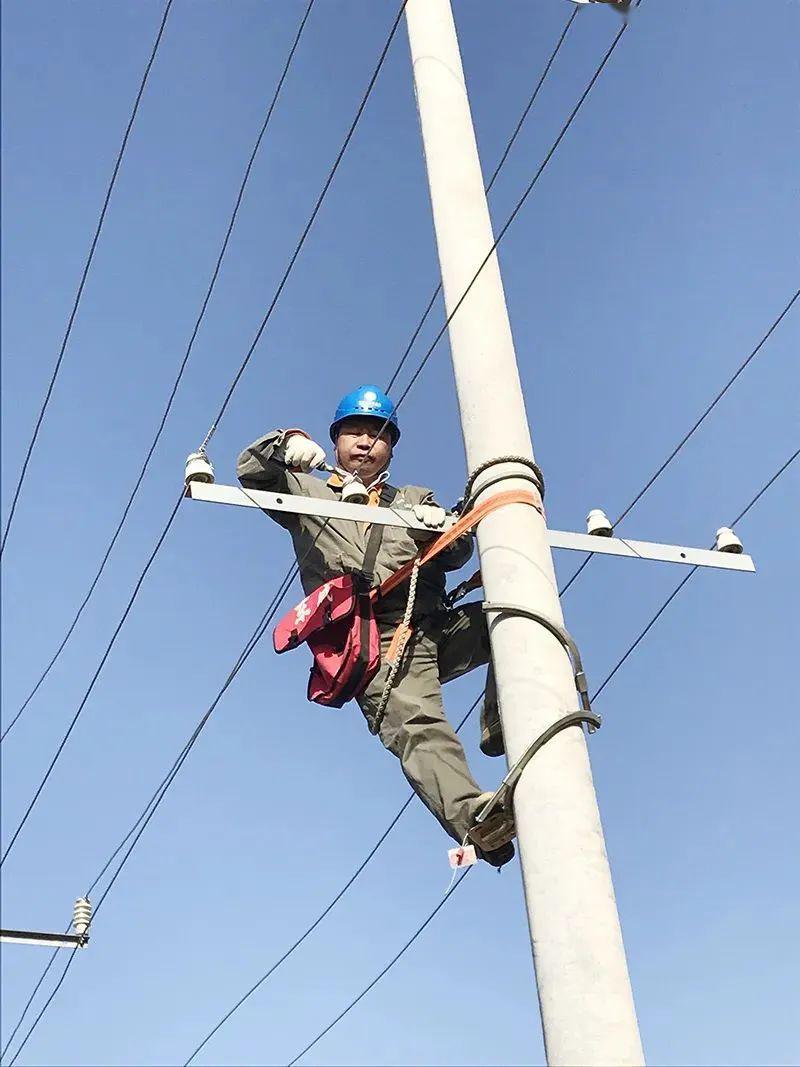 最美一线职工丁永峰用行动书写电力芳华