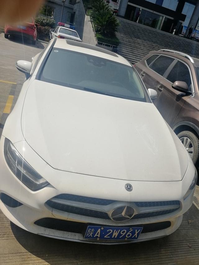 第一次拍卖汉中市汉台区一辆梅赛德斯奔驰1991cc小轿车