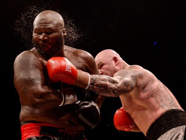 原创聊聊15年前詹姆斯托尼那条到手10天就被剥夺的世界拳王金腰带