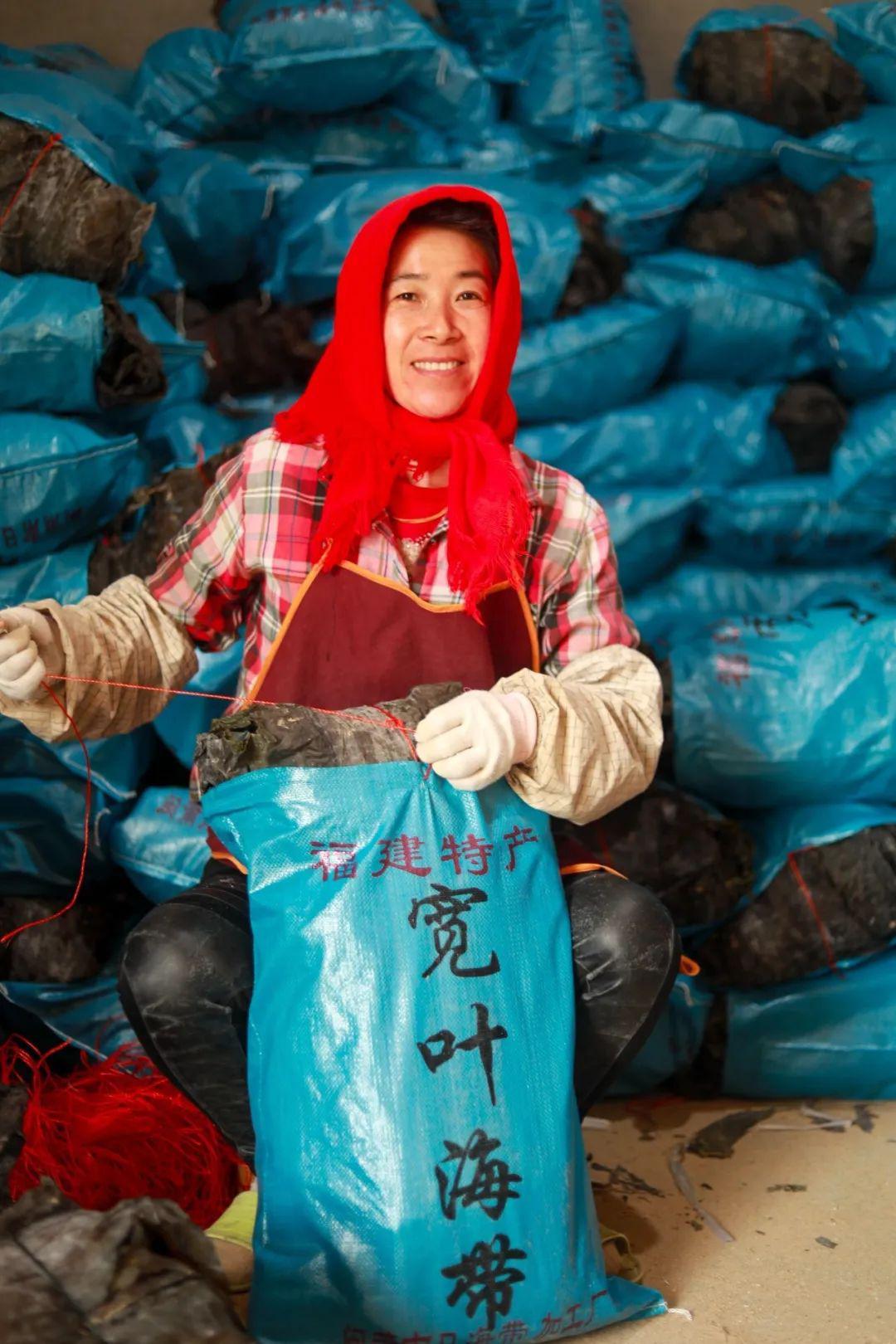 68岁74人物3陈金娟摄72做快递代收员1年郑兰英,3