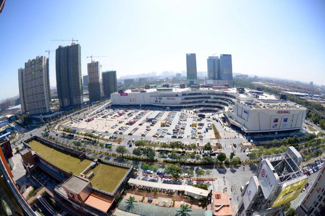 新都会广场商圈中的老大哥大沥最熟悉的逛街好去处万达广场星港城后起