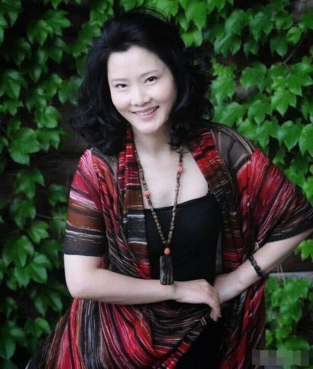 何赛飞书功不俗,堪称"书法女神",专家:不入书协难进步