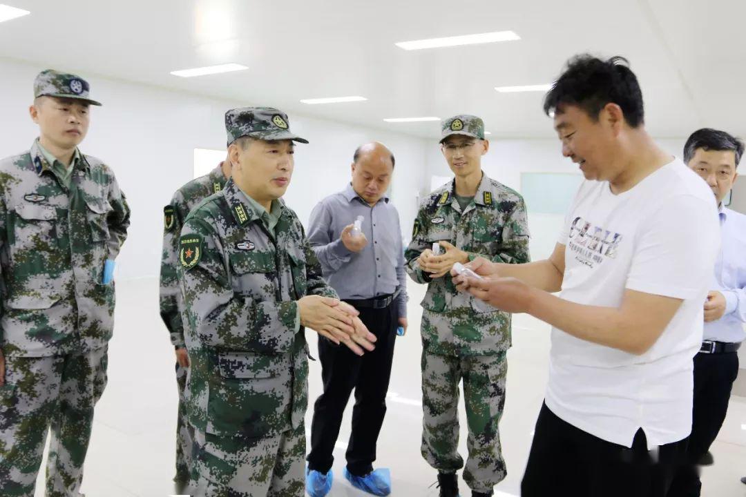 袁冬一行首先来到何大庙村委进行座谈,认真听取了何大庙村在支部引领
