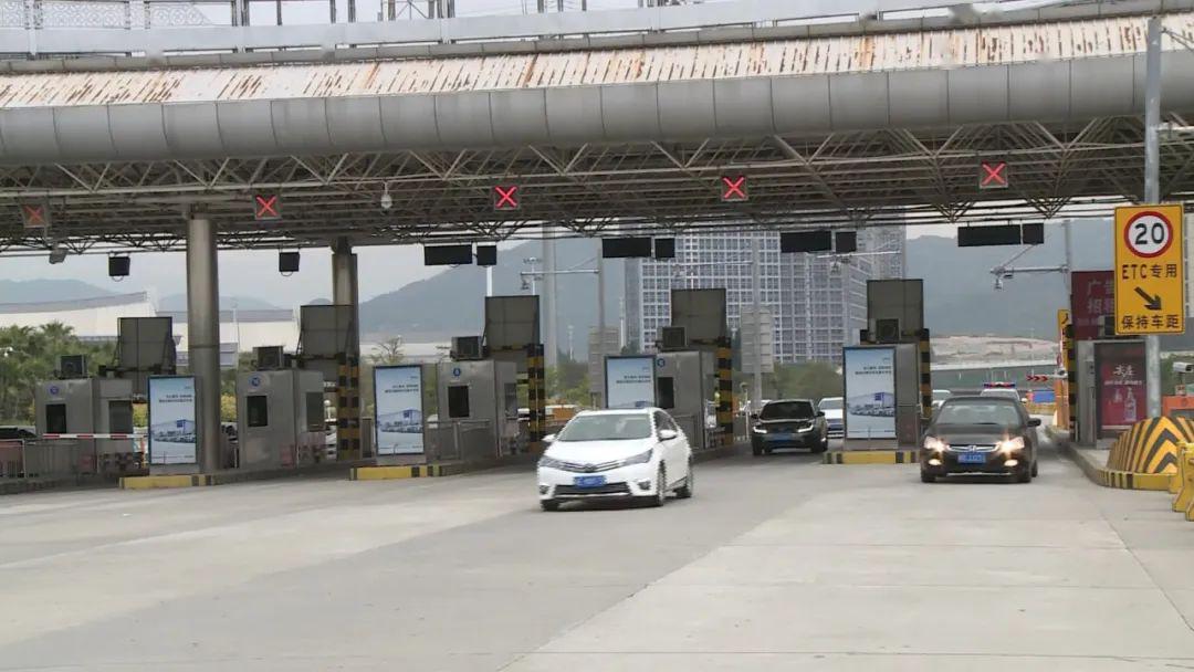 记者从福建高速厦门信息中心了解到,昨天厦门辖区收费站日进出口总