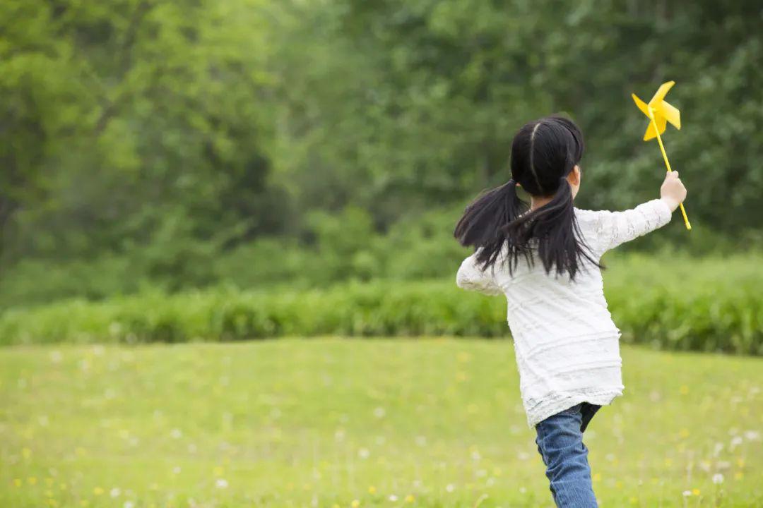 黑龙江4岁女孩遭"继母"虐打进icu:有些人,根本不配做父母