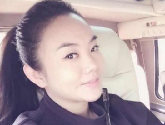 现在王晓曦已经功成名就,生活非常幸福,而且他的妻子还是一位赛车手