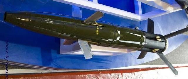 落地哑火未炸,惨遭围观拍照:比利亚战场确认国产先进炮弹已参战_哑弹