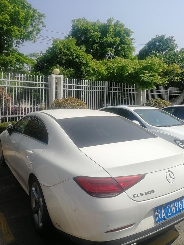 第一次拍卖汉中市汉台区一辆梅赛德斯奔驰1991cc小轿车