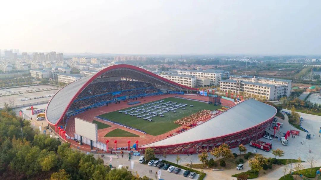 莱西市体育中心是2015年青岛莱西世界休闲体育大会的主场馆之一,拥有