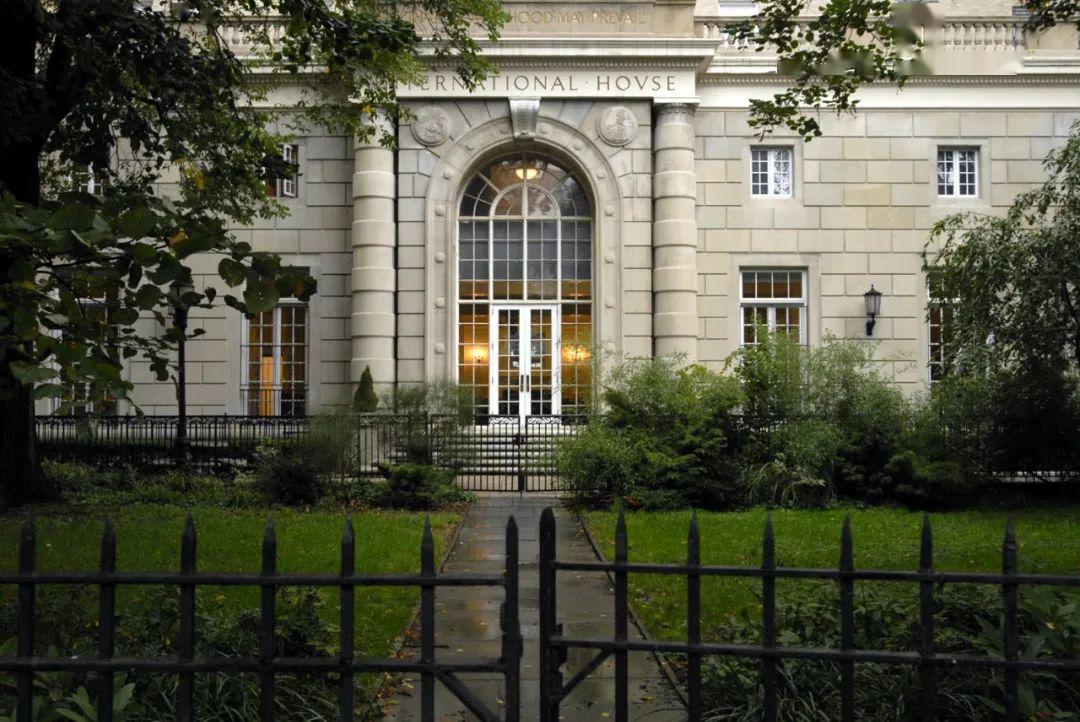 当时国王学院(kings college,即现在的哥大)院长迈尔斯·库珀被迫