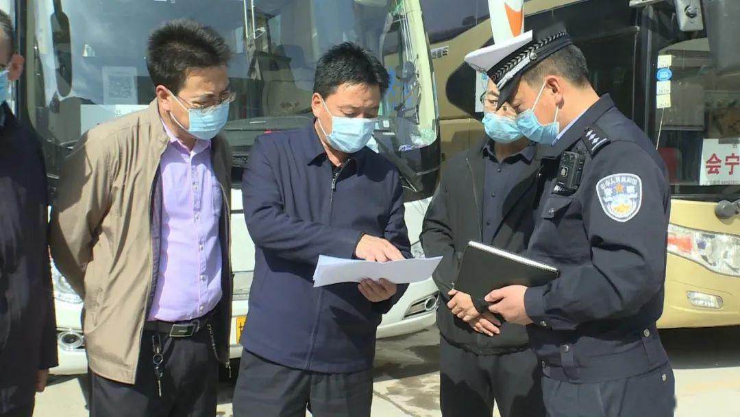 县委常委,政法委书记姜泰来一行先后深入车站,商场,酒店和供电公司等