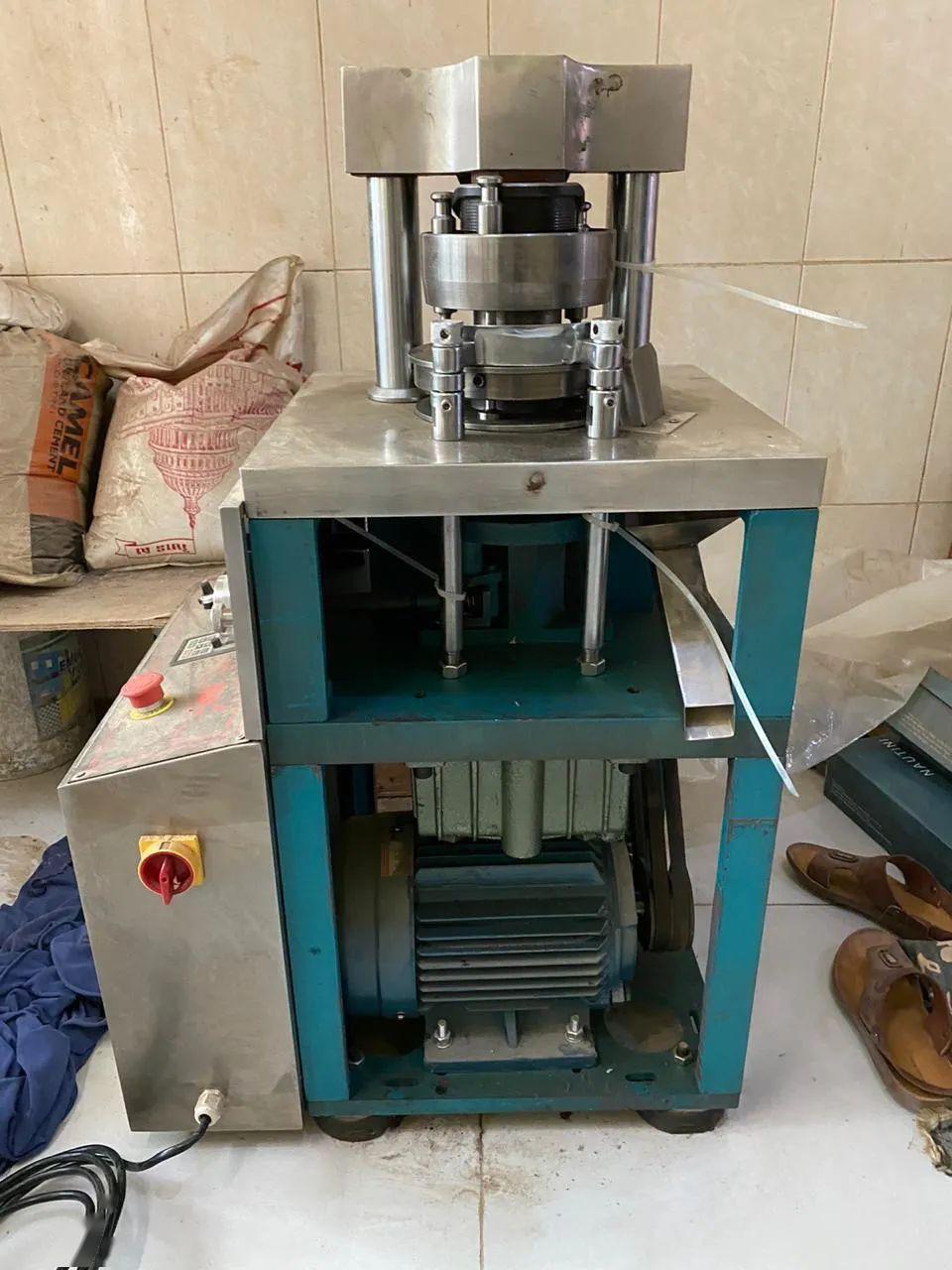 金边警方侦破一起毒品案逮捕2名外籍头目查获近60公斤毒品