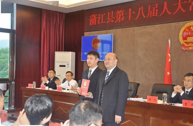 接受王凯辞去蒲江县人民政府县长职务,任命赵钢为蒲江县人民政府副