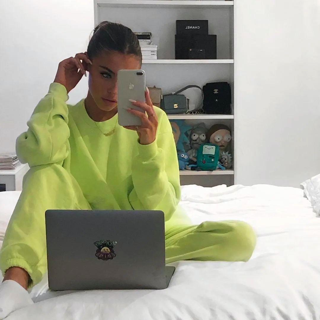 这个女孩21岁出道九年,早已红遍全美,极致身材的madison beer作为欧美