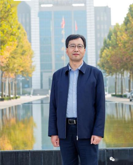 个人简介魏华中,寿光一中校长,党委书记,中学正高级教师,教育硕士,鲁