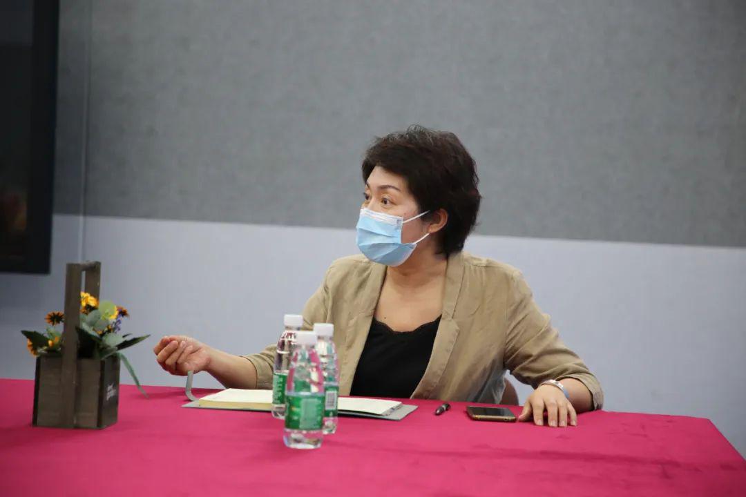 周玉玲主任莅临府学督导检查学校线上教育教学工作