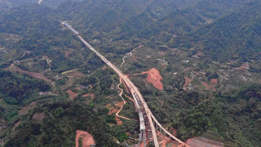 喜讯仁沐新高速路基11标段主线半幅顺利贯通