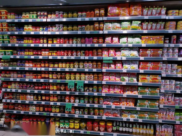 一组最新武汉中百超市的应季商品陈列图片,供参考