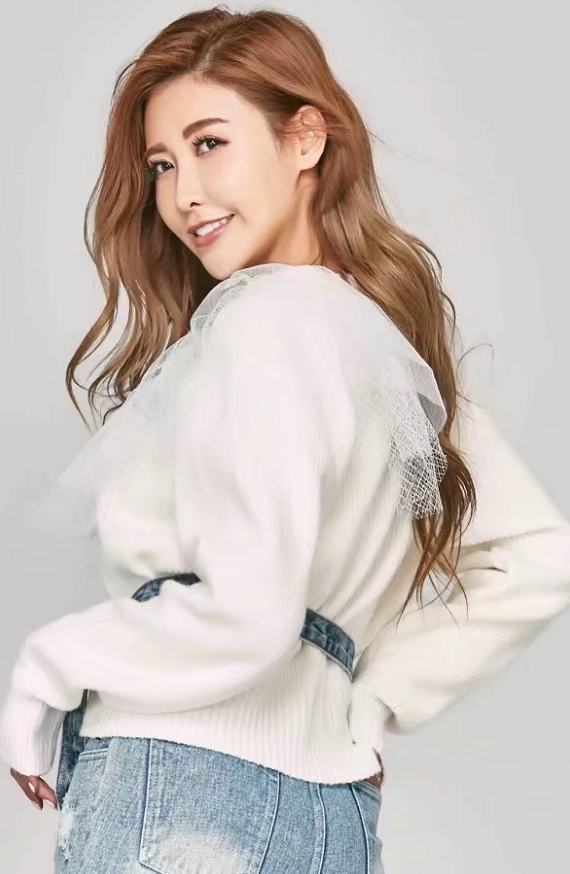 36岁带火"隐形鞋",穿上好前卫_简恺乐