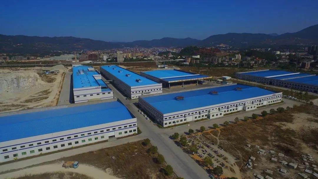 福建恒利集团身处民营经济活跃地区的省身村,全民创业热情高涨,村内