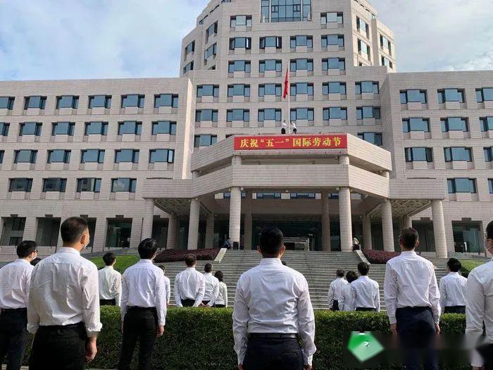 汕头:升国旗 庆"五一" 点燃爱国热情