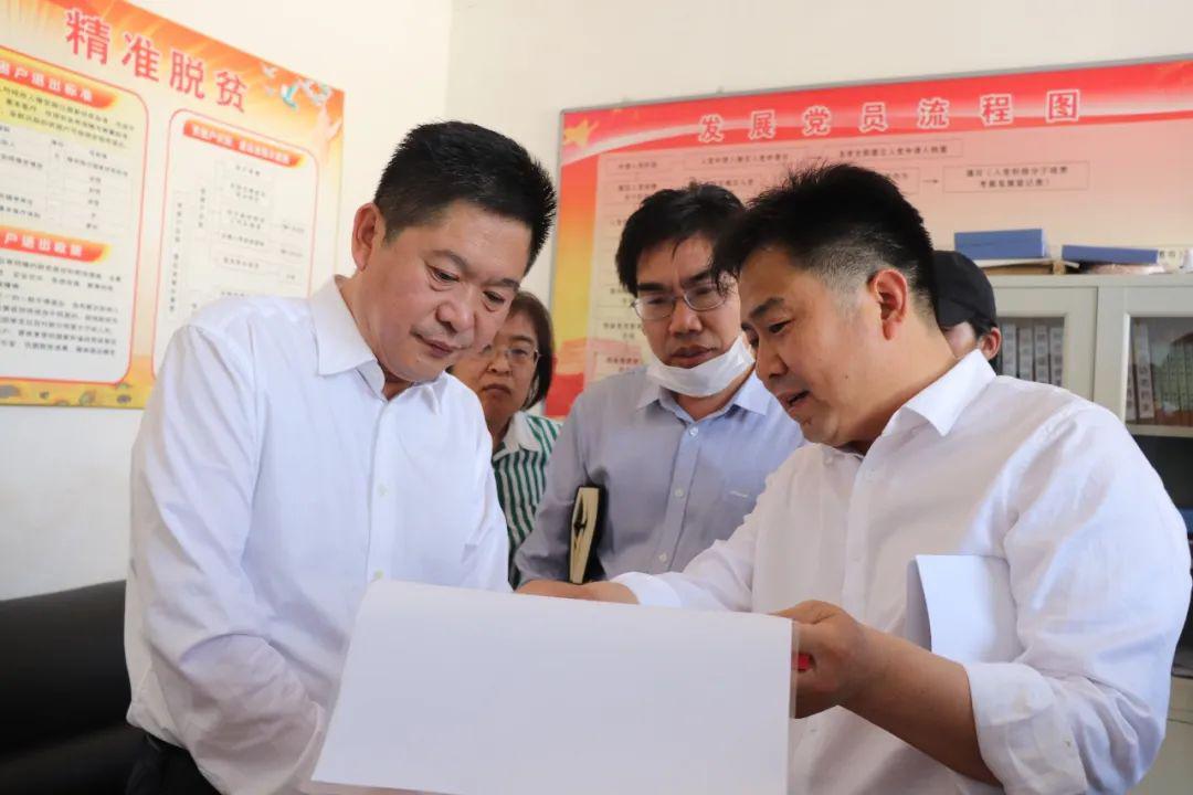 张士民深入乡村实地调研脱贫攻坚工作