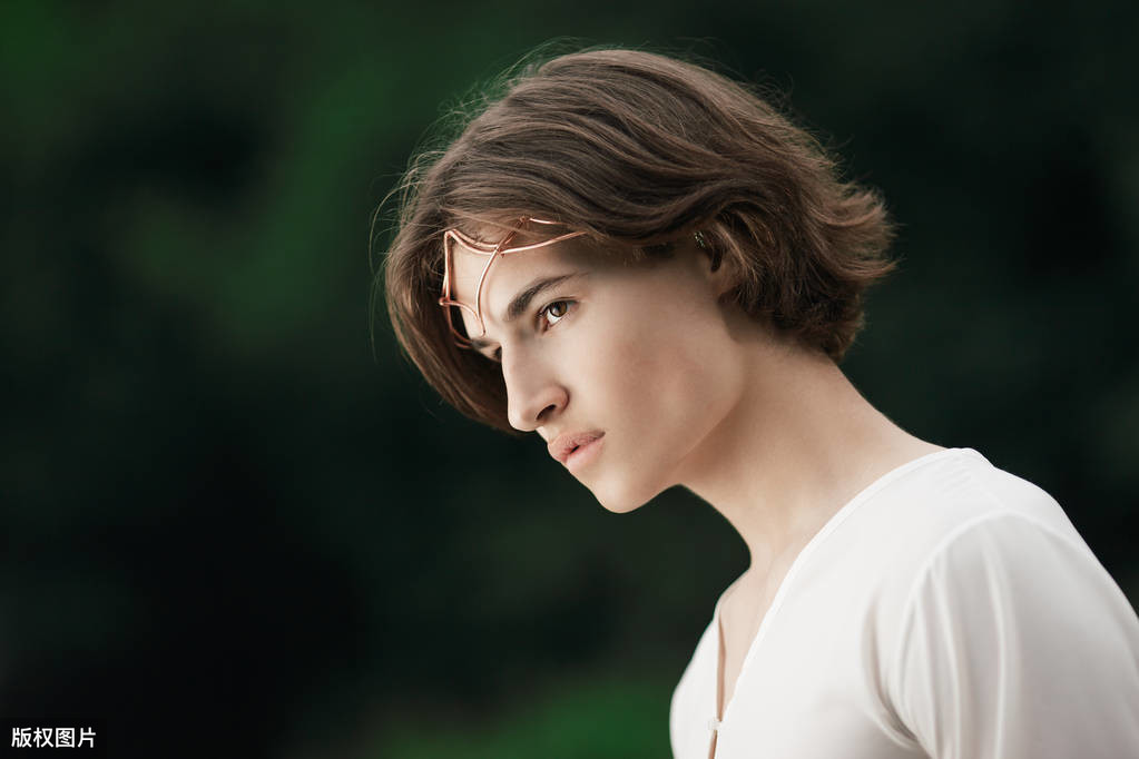 她倏尔降临在你的身边_阿曼德·哈默