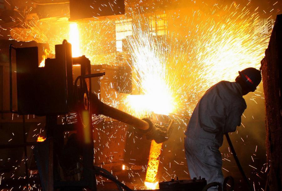 钢城文苑丨致敬最美钢铁人致敬节日坚守一线的钢铁工人