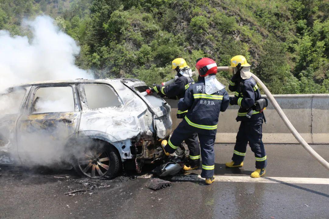 丹凤一女子坠楼身亡沪陕包茂高速相继发生两起车辆自燃