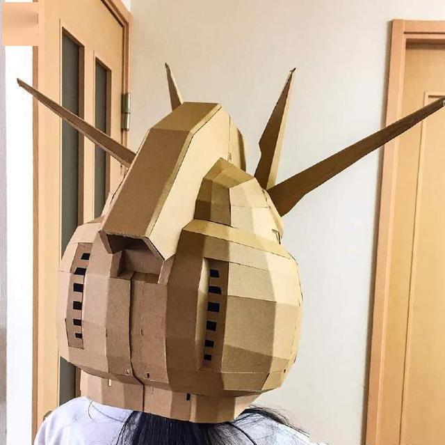 纸板自制高达头盔它俩都是什么高达呢