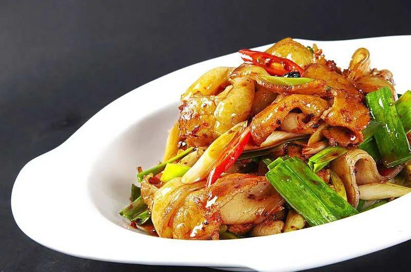 春笋回锅肉清炒春笋鱼肥笋嫩,汤浓鲜美春天吃笋尝鲜的季节春笋鲈鱼