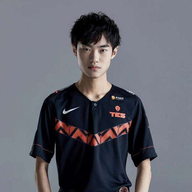 总决赛tes和jdg双方阵容分析knight碾压yagaotes下路磨合不足恐成突破