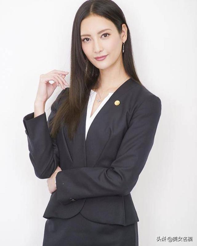 九头身美女菜菜绪,拥有完美大长腿