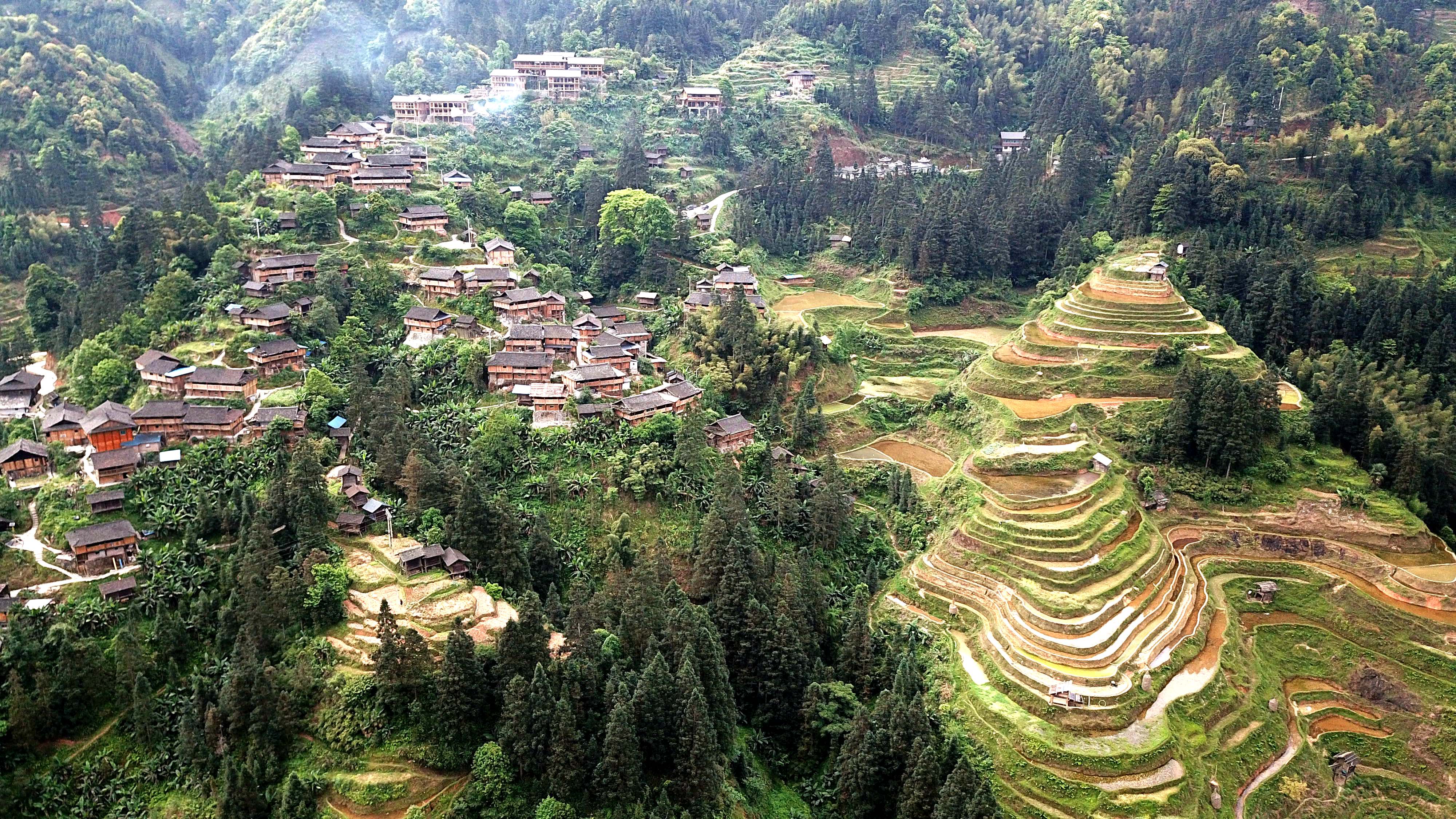 5月2日在贵州省榕江县计划乡月亮山地区拍摄的梯田风光(无人机照片.