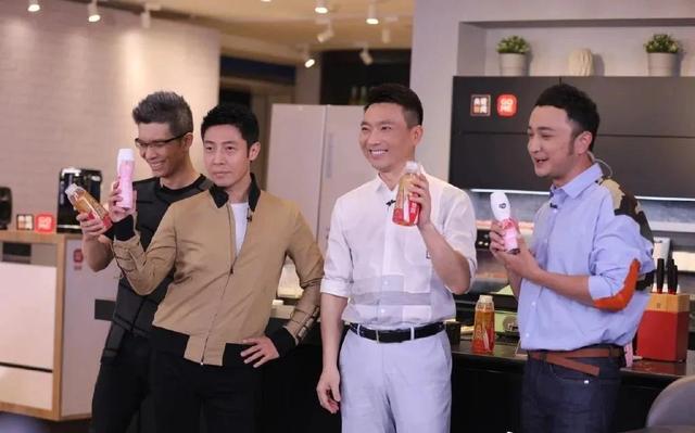"央视boys"再合体做直播:康辉成霸总,撒贝宁朱广权互"拆台"